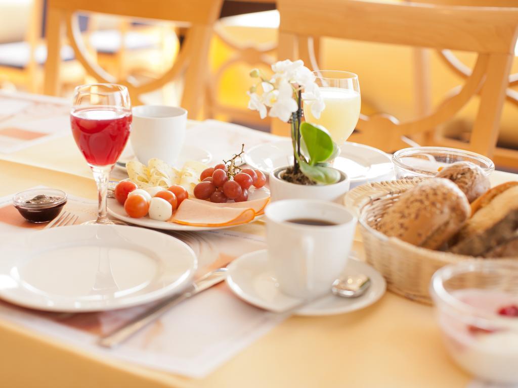 Hotel Traube Ruedesheim Рюдесхайм-на-Рейне Экстерьер фото