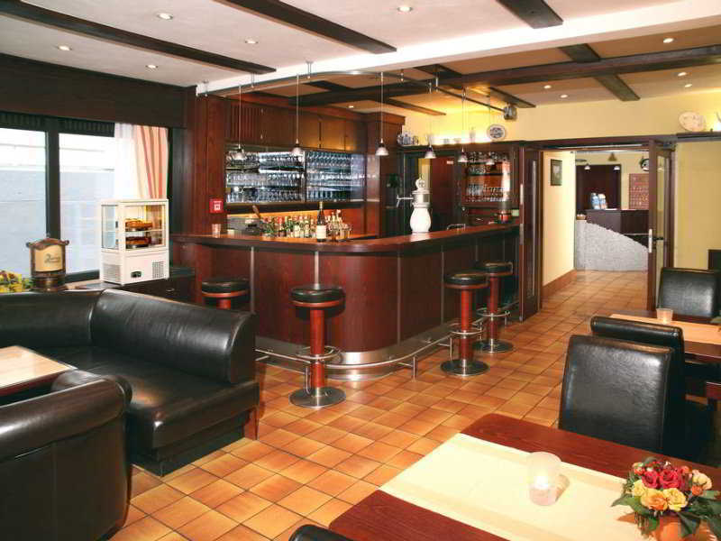 Hotel Traube Ruedesheim Рюдесхайм-на-Рейне Экстерьер фото