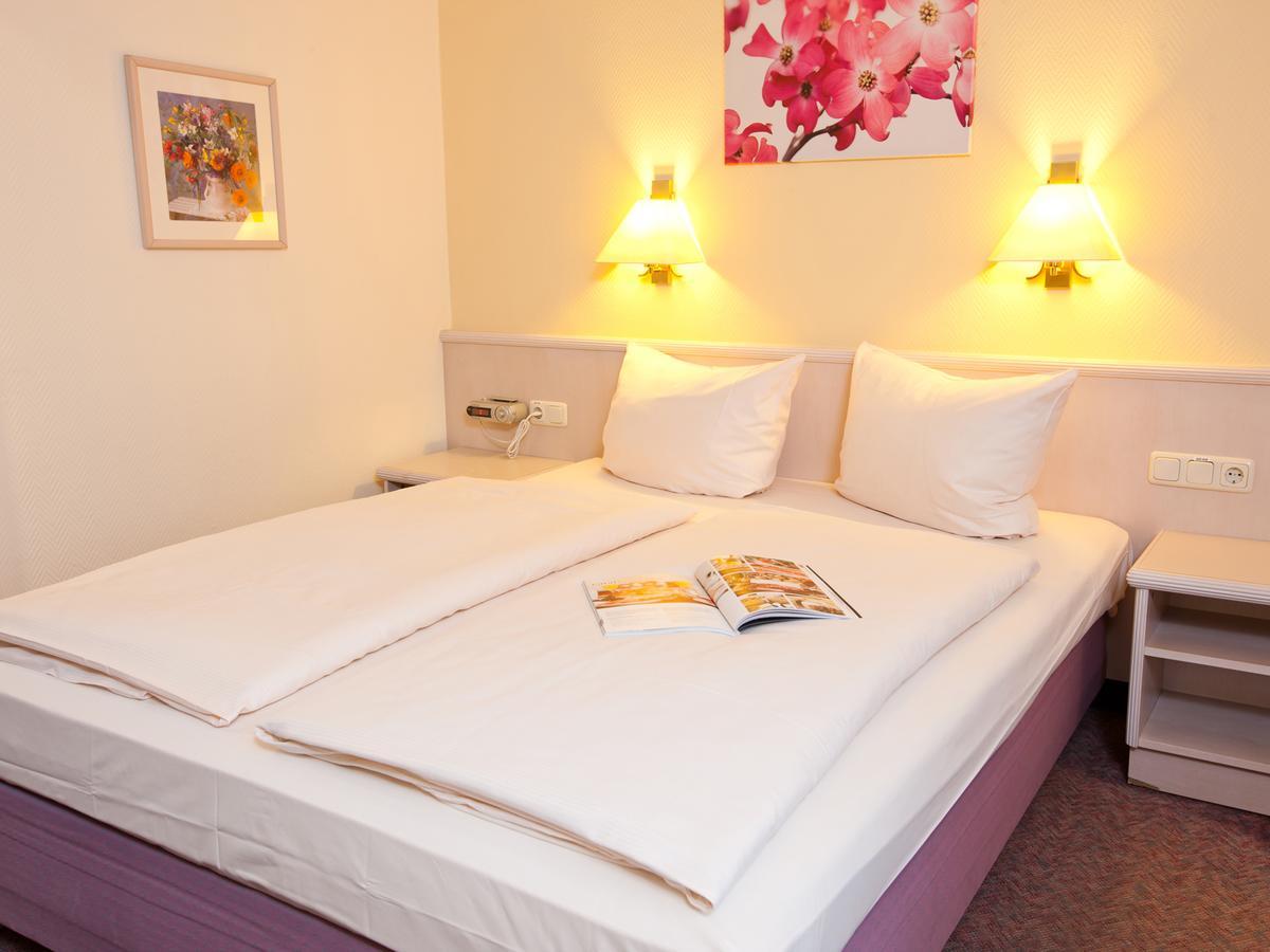 Hotel Traube Ruedesheim Рюдесхайм-на-Рейне Экстерьер фото