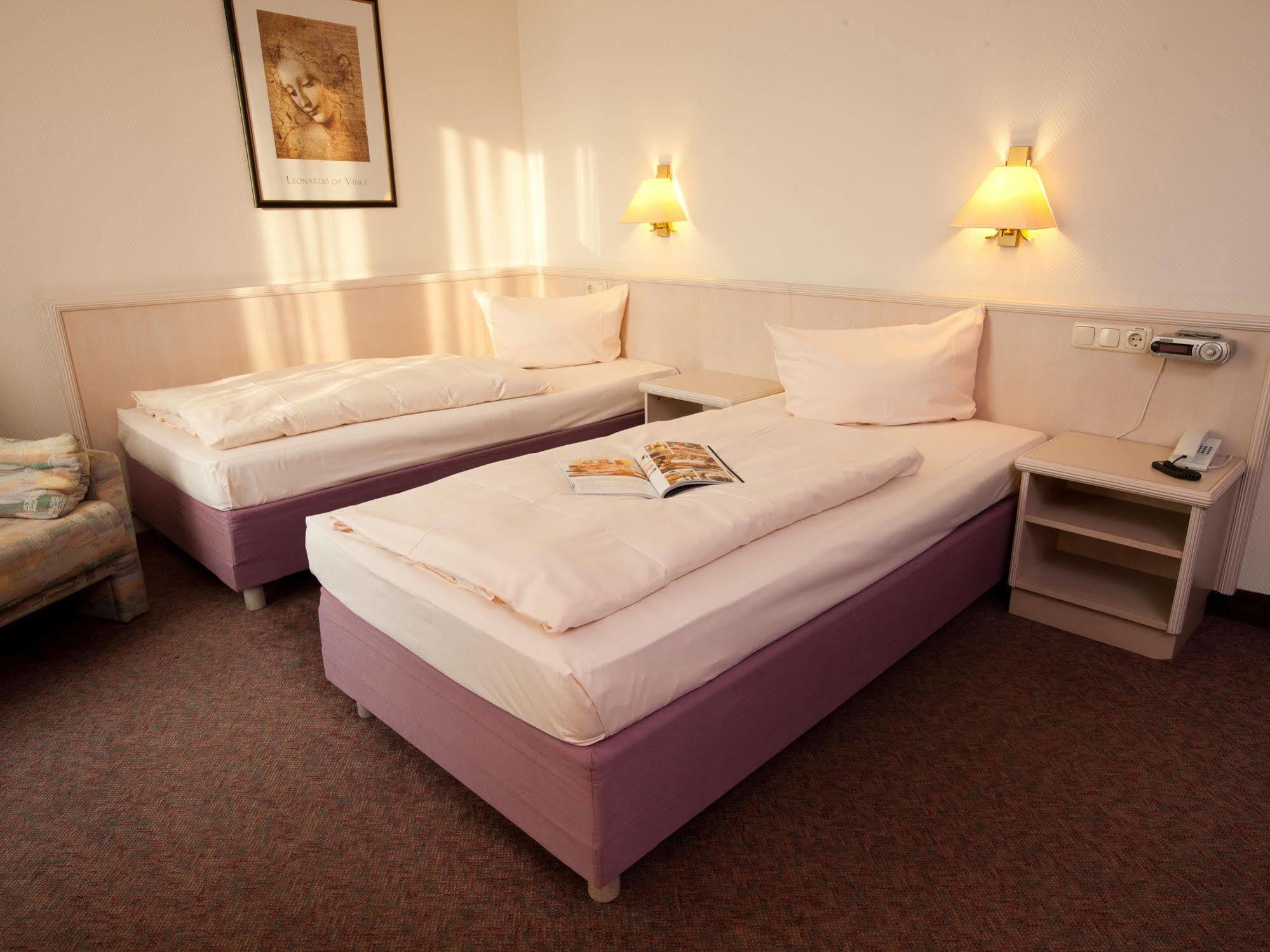 Hotel Traube Ruedesheim Рюдесхайм-на-Рейне Экстерьер фото