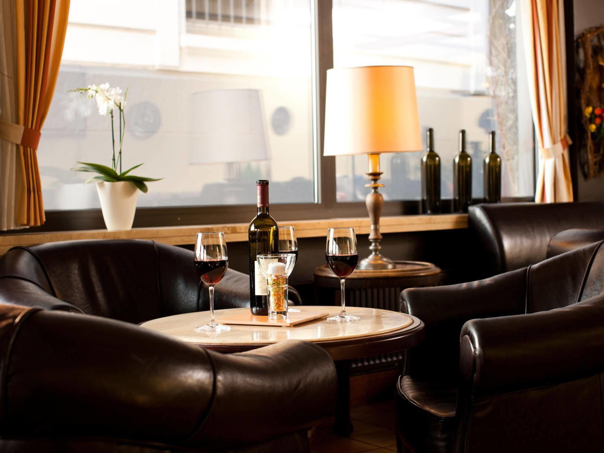 Hotel Traube Ruedesheim Рюдесхайм-на-Рейне Экстерьер фото